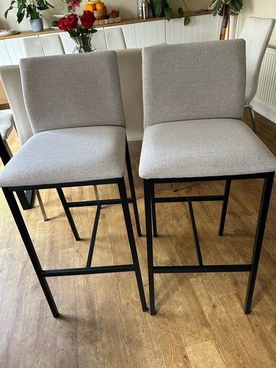 bar stool