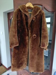 Vintage chic beaver lamb fur coat