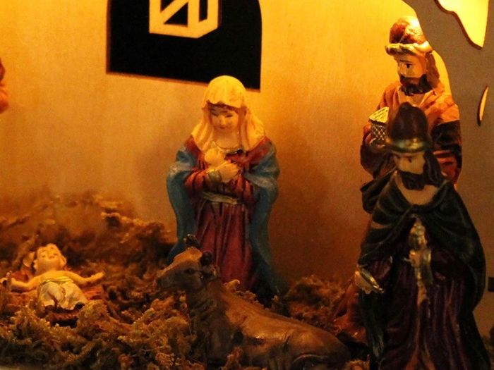 Pre-Lit Christmas Wooden Nativity Scene Decoration Illuminated with 5-LED, 26 cm (FREE POSTAGE)