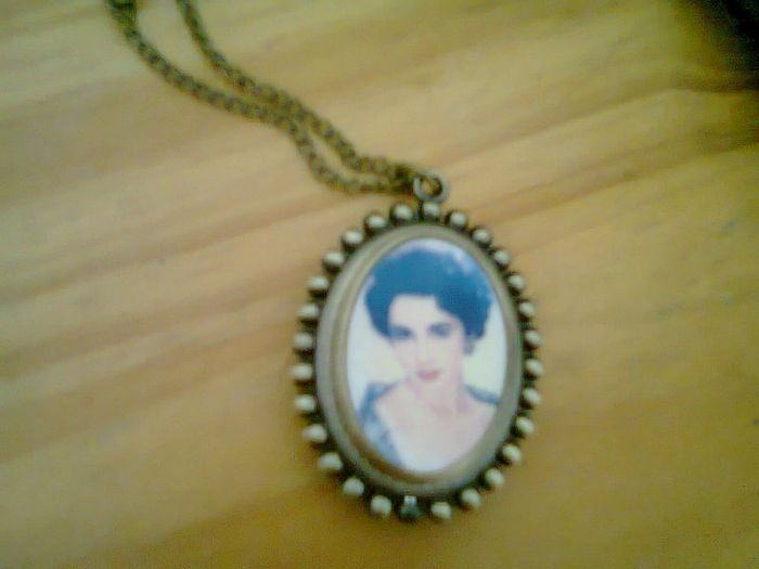 elizabeth taylor pocket watch pendant