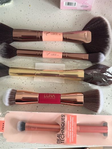 Makeup brushes new