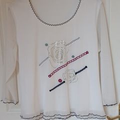 Ladies white Avalon top. Size 18.