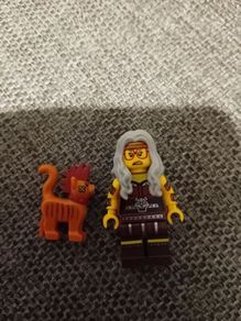 Lego Movie 2 Sherry Scratchen Post & Scarfield