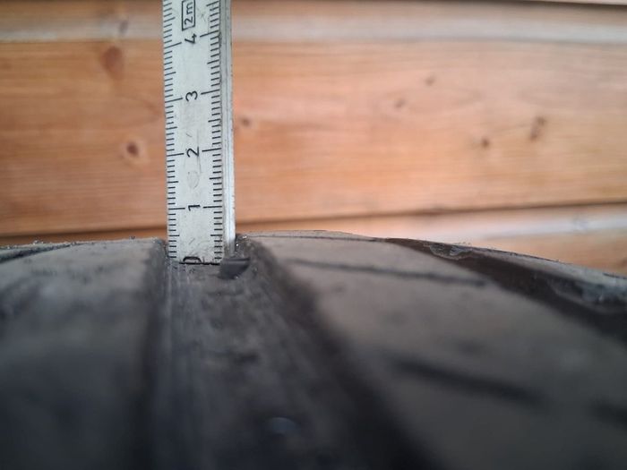 2 tyres Uniroyal rainsport 225/50/17 60 euros