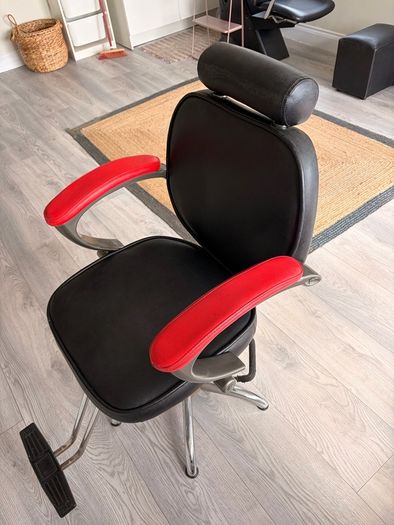 Hairdressing/Barber Chairs
