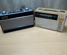 Vintage Roberts R606-MB Portable Radio + Benkson Solid State 8 - Faulty - PROP
