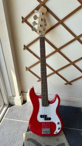 Bass guitar