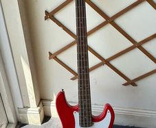Bass guitar