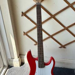 Bass guitar