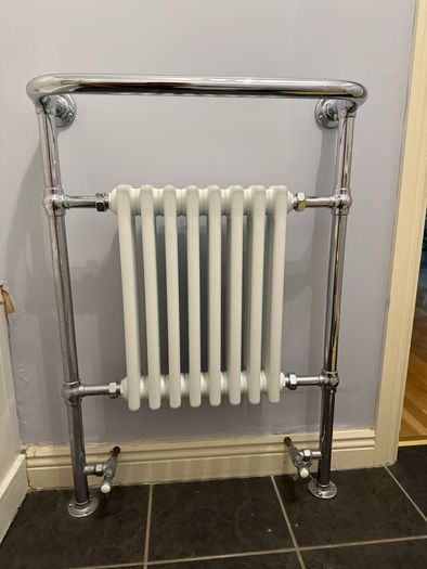 Burlington Trafalgar Traditional Towel Radiator - 950mm x 642mm