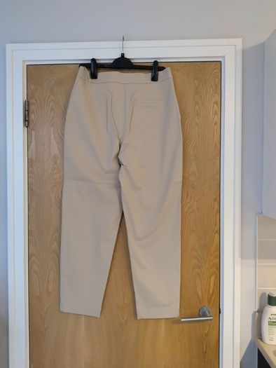 Carolyn Donnelly -The Edit Stone Chinos.  S.14.  B.N.W.T.