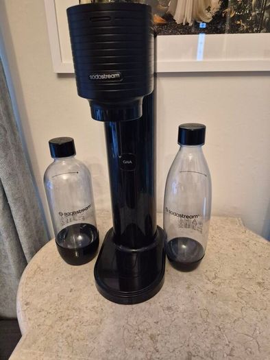 Sodastream and 2 bottles