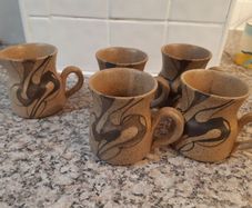mugs x4 and jug