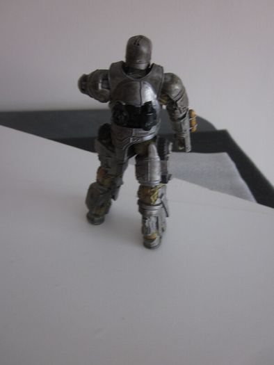 Marvel Iron Man 2:Mark 1 Armour Action Figure