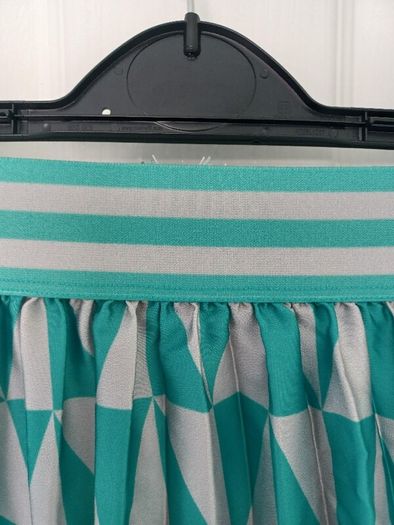 Ladies Gallery Geo Print Skirt Size Medium