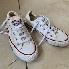 Kids converse
