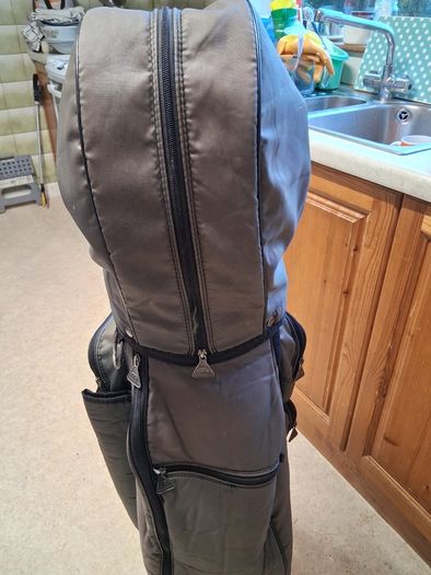 Golf Clubs. Complete Set Of Mens Right Handed Golf Clubs. Collect In Dublin Or Receive Via Post.