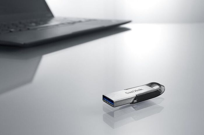 128GB Ultra Flair USB 3.0 Flash Drive USB stick, Memory stick with transfer speeds up to 150 MB/s, Password protection, Durable, Sleek Metal Casing Silver/Black