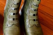 Heavenly Feet Green Ankle Boots Size 6