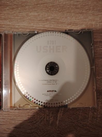 Usher (8701)
