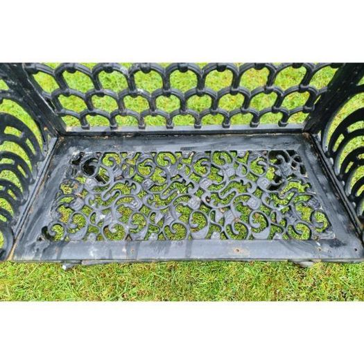 Small Horse Shoe Bench Cast Iron Black CH R 725 B