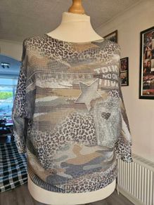 DECK Jumper size 16