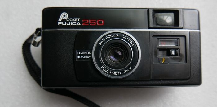Pocket Fujica 250 film camera with original case