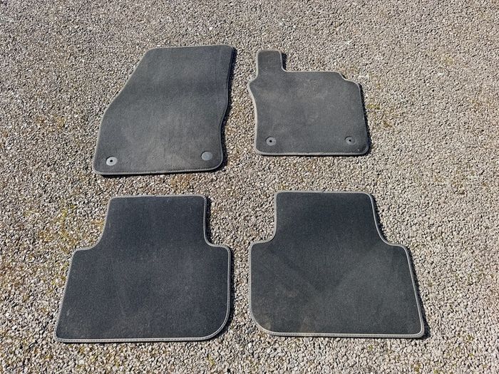 Original VW Tiguan Floor Mats - Carpet