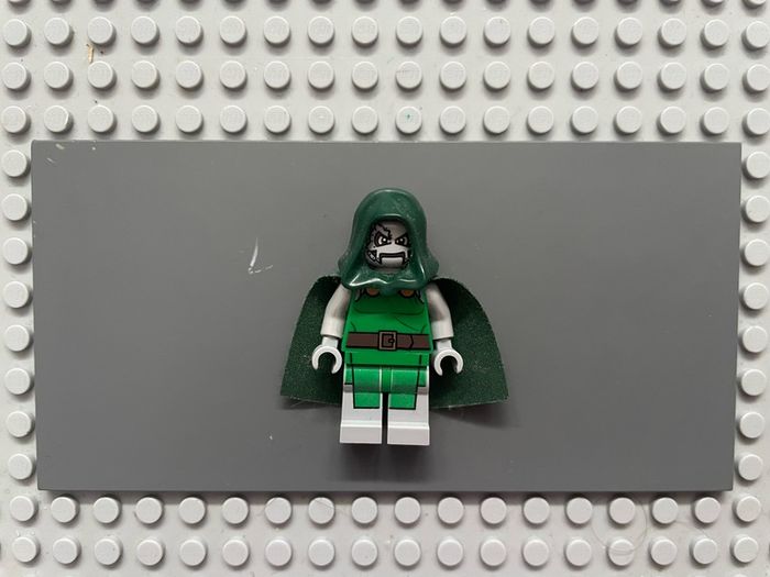 lego super heroes sh0052 Dr. Doom minifigure