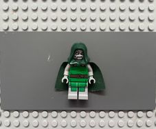 lego super heroes sh0052 Dr. Doom minifigure