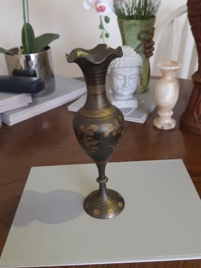 Ex film prop, vase metal