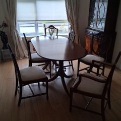 Dining Room Tables and chairs ( Six lovely soft cushion Mahogany chairs with adjustable Mahogany Dining room table.