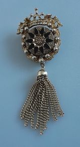 BROOCH - Vintage - Sphinx - Metal and Glass
