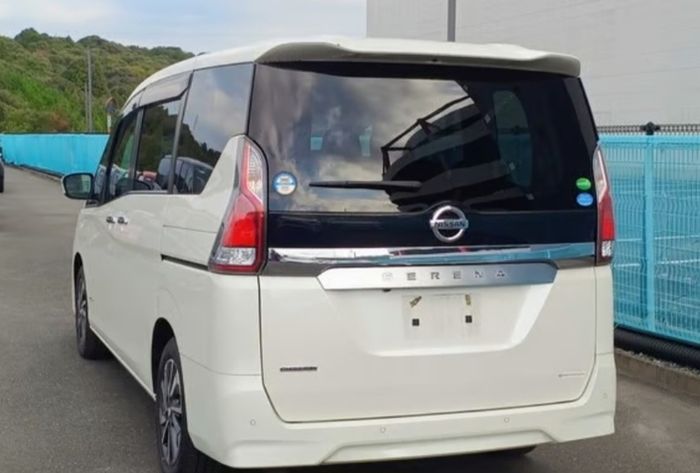 Nissan Serena 8 Seater 2L S-Hybrid Low Milage Excellent Condition Priced to Sell