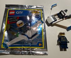 Lego City Police Officer and Jet foil pack 951901