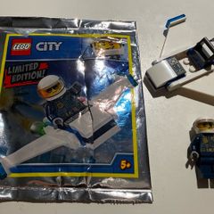 Lego City Police Officer and Jet foil pack 951901