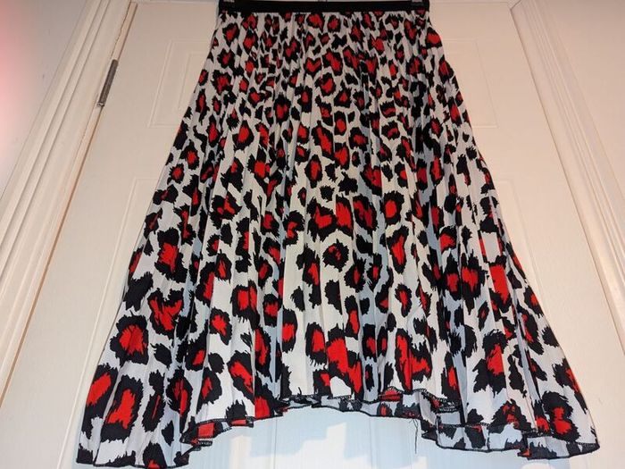 Stunning animal print pleated midi skirt from Voyelles