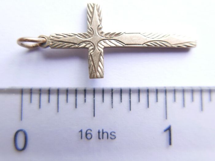 Vintage Solid 9ct Yellow Gold 375 Crucifix Cross Pendant 1,3g