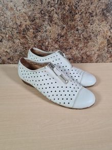 womens Gabor Hovercraft perforated soft white leather slip on shoes Size 5.5 flats pumps