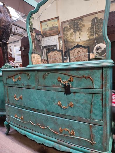 Set of Chest of Drawers with Mirror and 2 Lockers