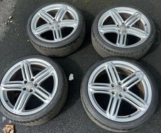 Genuine Audi Peelers 20" (Near new tires)