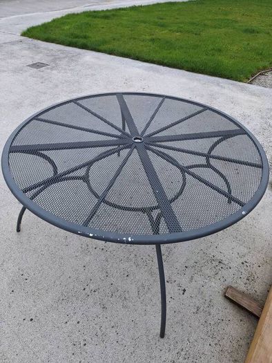 Round Garden Table