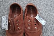 NEW.boy's shoes.size 10/28
