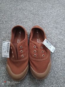 NEW.boy's shoes.size 10/28