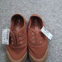 NEW.boy's shoes.size 10/28