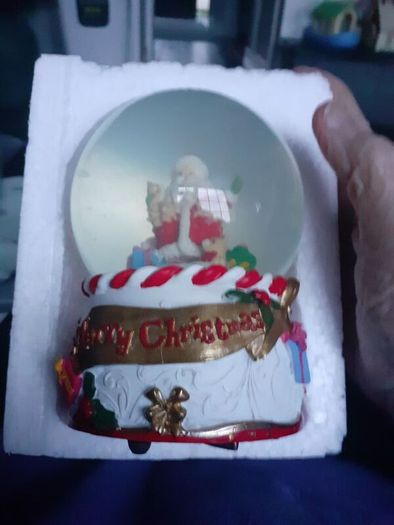 Tippeary Crystal musical chriatmas santa waterball