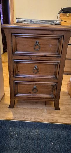 2 Chest of Drawers and 2 matching Lockers