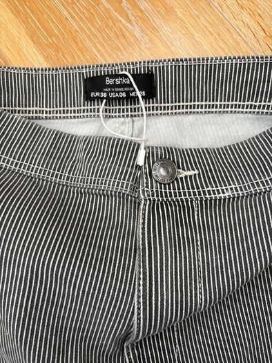 Brand New Bershka Striped Skinny jeans Size 10
