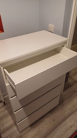 Chest of drawers