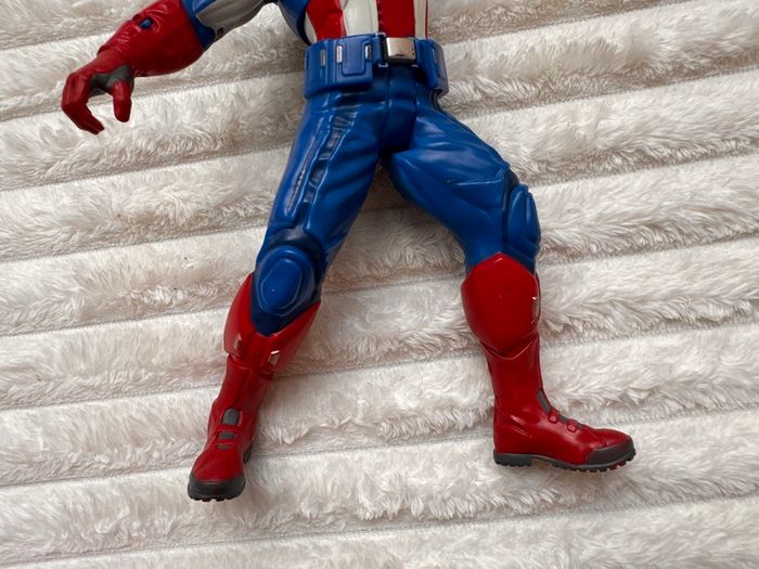 Marvel Captain America 2012 Action Figure approx. 25 cm. Twist Used Please see photos
